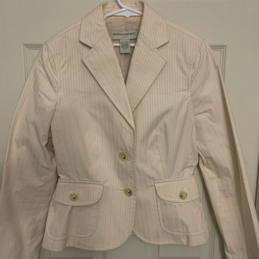 Banana Republic size 2 cream/beige pin striped blazer